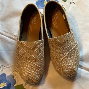 Toms Tan Flats Comfortable Loafers